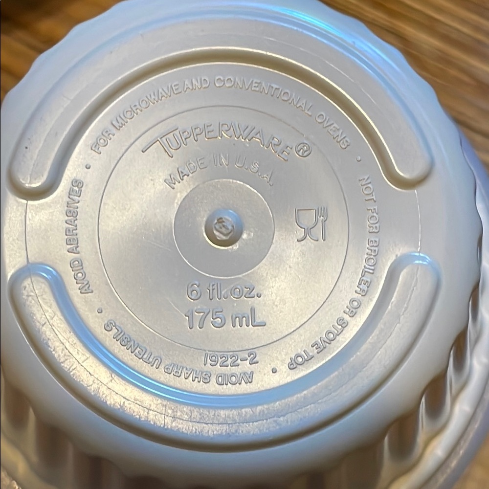 Tupperware White Cookware Set with Ridged Texture - Picture 4 of 6